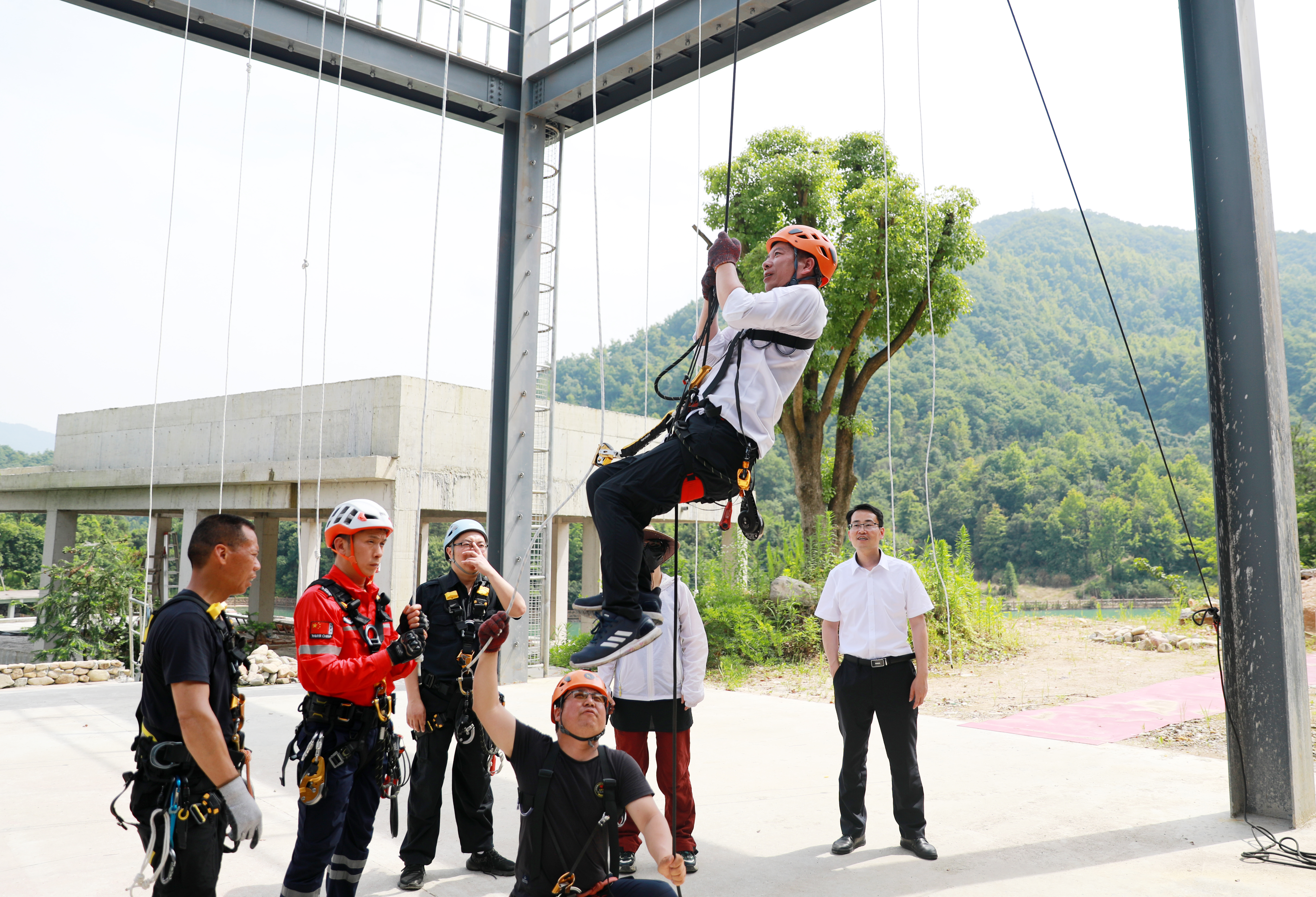 1656054708575212.jpg 繩索攀爬演練現(xiàn)場.JPG