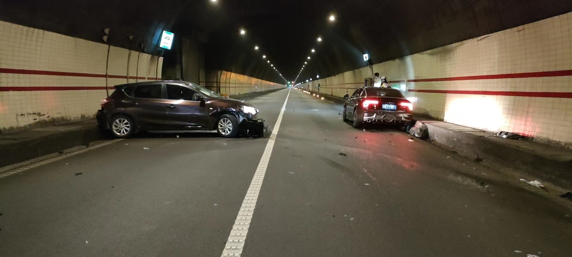 1660035965456827.jpg 2022.08.08隧道內事故現(xiàn)場 陳旦平攝.jpg