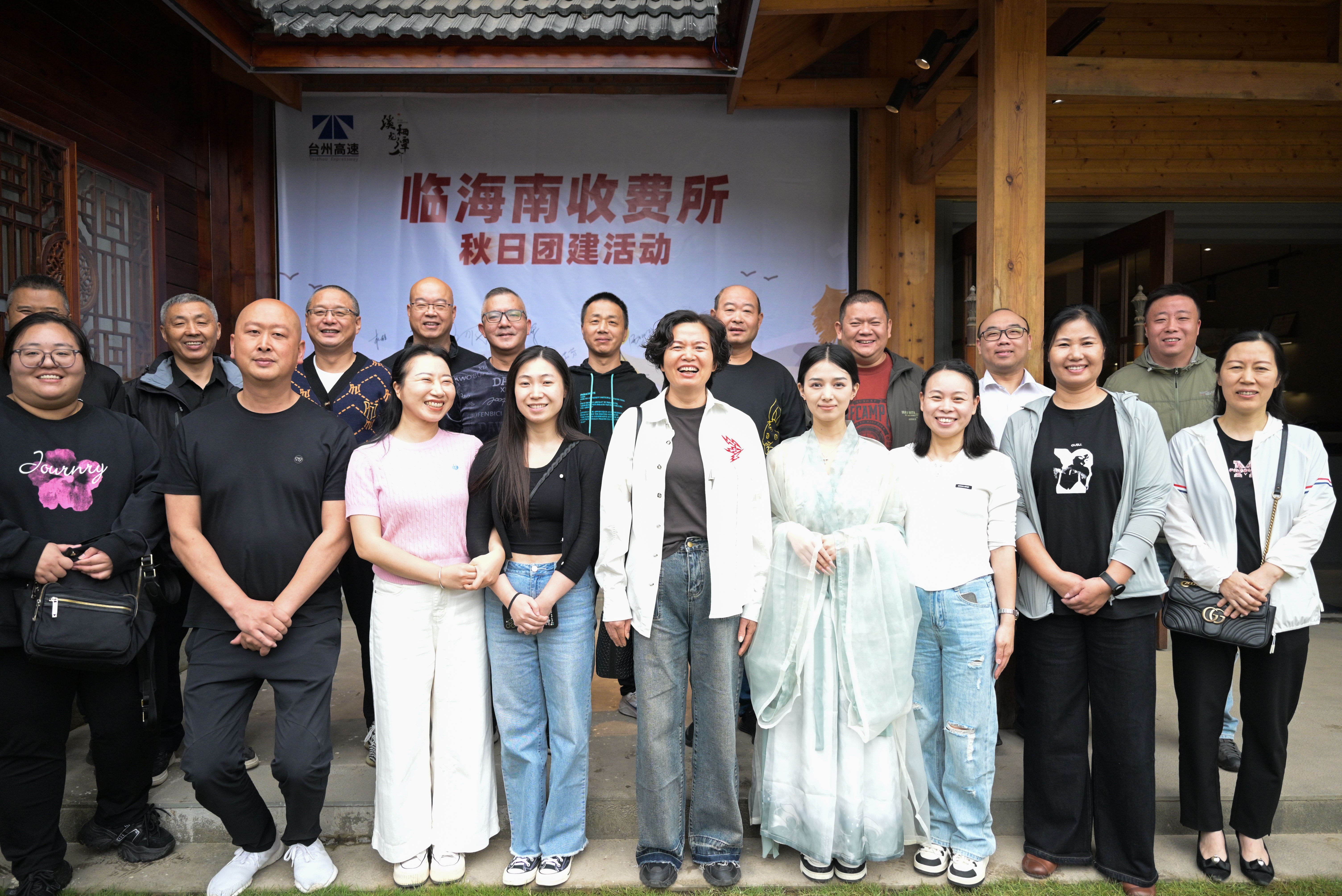 1729757742436096.jpg d302851fa57db5a1e5fbb35f10cd8dc.jpg